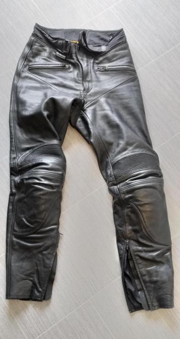 Leren motorbroek Revenger maat 51 beschikbaar voor biedingen