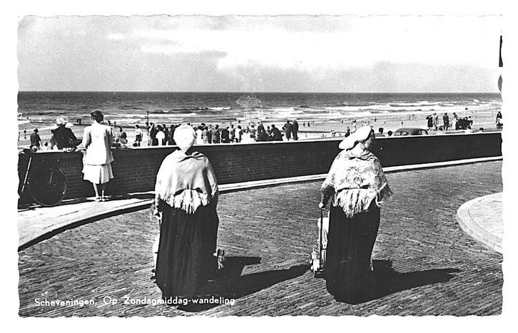 974624 Scheveningen Klederdracht ZH 1958 Gelopen met, Verzamelen, Ansichtkaarten | Nederland, Gelopen, Zeeland, 1940 tot 1960