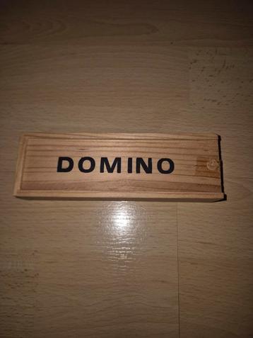 Domino van hout  beschikbaar voor biedingen