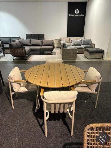 Te koop: Tuinset met 4 dining stoelen beschikbaar voor biedingen