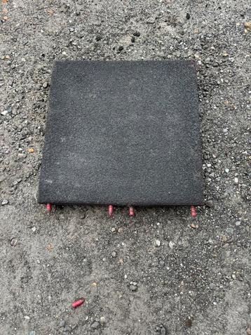 Rubberen tegels ca 50x50x6 speeltoestel stal ed ruim 9m2 beschikbaar voor biedingen