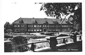700132 Medemblik NH 1956 St Martinus Gelopen met postzegel beschikbaar voor biedingen