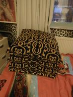 4 Kussens goud zwart 2 zwart Chanel 2 bruin met randje bont., Ophalen, Zo goed als nieuw, Overige kleuren, Vierkant