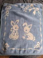 Retro blauw dekentje met konijntjes, Ophalen of Verzenden