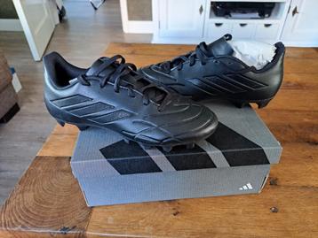 Nieuwe Adidas voetbalschoenen maat 39 beschikbaar voor biedingen