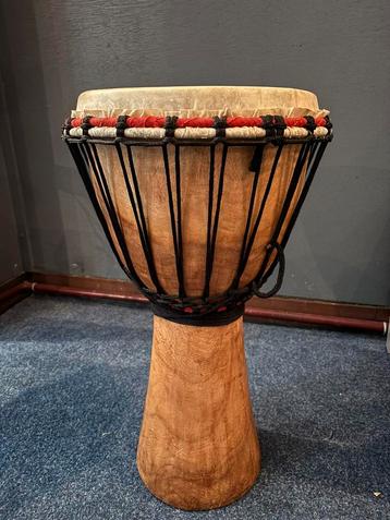 Professionele Djembe  met hoes Stiggelbout beschikbaar voor biedingen