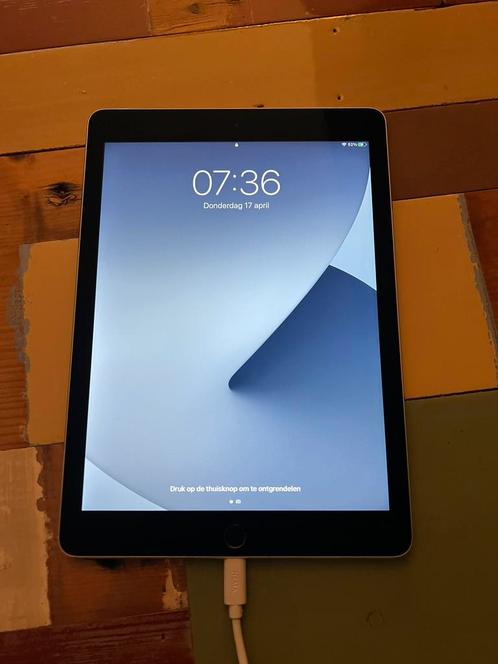 Apple iPad Air 2 met doos, oplader en hoes spacegrey, Computers en Software, Apple iPads, Zo goed als nieuw, Overige modellen