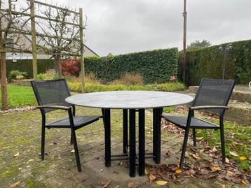 Ronde marmeren eettafel beschikbaar voor biedingen