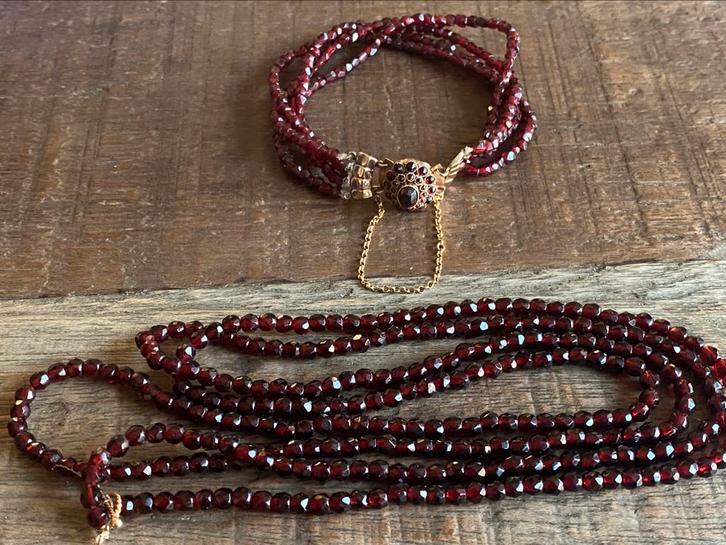 Prachtige granaten set , net 14 karaats gouden sloten, Sieraden, Tassen en Uiterlijk, Antieke sieraden, Armband, Goud, Ophalen of Verzenden