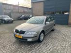 Skoda Octavia Combi 1.6 Ambiente, Voorwielaandrijving, Stof, Gebruikt, Zwart