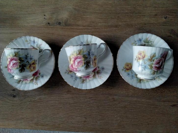 Royal Stafford Kop en Schotel Set, Huis en Inrichting, Keuken | Servies, Zo goed als nieuw, Kop(pen) en/of Schotel(s), Overige stijlen
