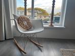 Mooie schommelstoel wit. Scandinavische  stijl., Tuin en Terras, Tuinstoelen, Ophalen of Verzenden, Zo goed als nieuw