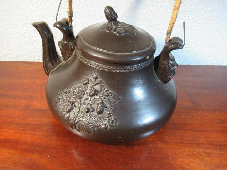 THEEPOT Aardewerk antiek met eikeltje mooie decoratie € 125, Antiek en Kunst, Antiek | Keramiek en Aardewerk, Ophalen of Verzenden