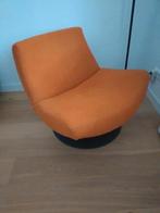 Draaibare fauteuil oranje met zwarte ronde voet, Ophalen, Zo goed als nieuw, Minder dan 75 cm, 50 tot 75 cm