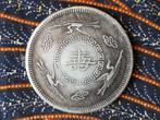 Mooi oude Chinese munt penning van brons met monnik 4,4 cm., Antiek en Kunst, Ophalen of Verzenden