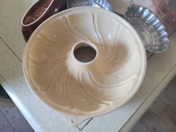 oude puddingvorm met 2 ophang ogen foto 1 t/m 4 beschikbaar voor biedingen