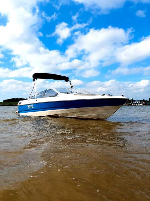 Te koop bayliner capri 1950 v8 met trailer, Watersport en Boten, Speedboten, Gebruikt, 6 meter of meer, Benzine, 200 pk of meer