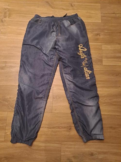 Australian trainingsbroek parachute stof denim print, Kleding | Heren, Broeken en Pantalons, Gedragen, Maat 52/54 (L), Blauw, Ophalen of Verzenden