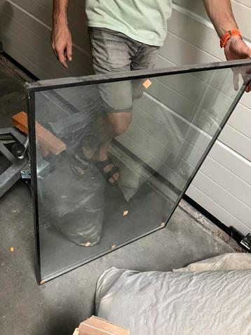 Dubbelglas beschikbaar voor biedingen