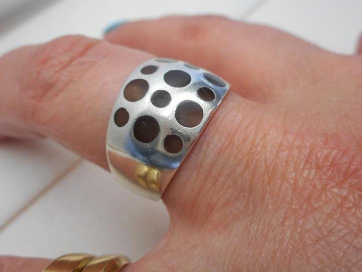Zilveren modernist ring maat 18.25 nr.1477, Sieraden, Tassen en Uiterlijk, Ringen, Zo goed als nieuw, Dame, 18 tot 19, Zilver