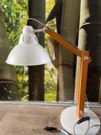 Houten bureaulamp met witte kap, Huis en Inrichting, Lampen | Tafellampen, Ophalen, Zo goed als nieuw, Hout, 50 tot 75 cm