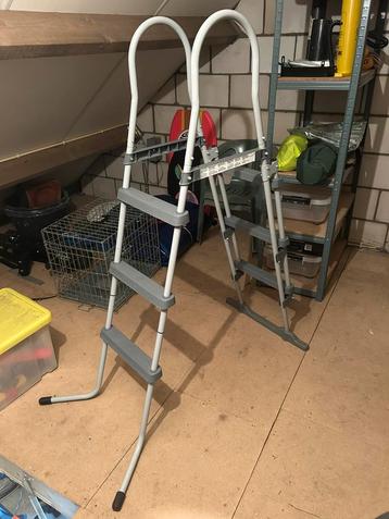 Jilong Avenli 29R149 Zwembad Veiligheidsladder beschikbaar voor biedingen
