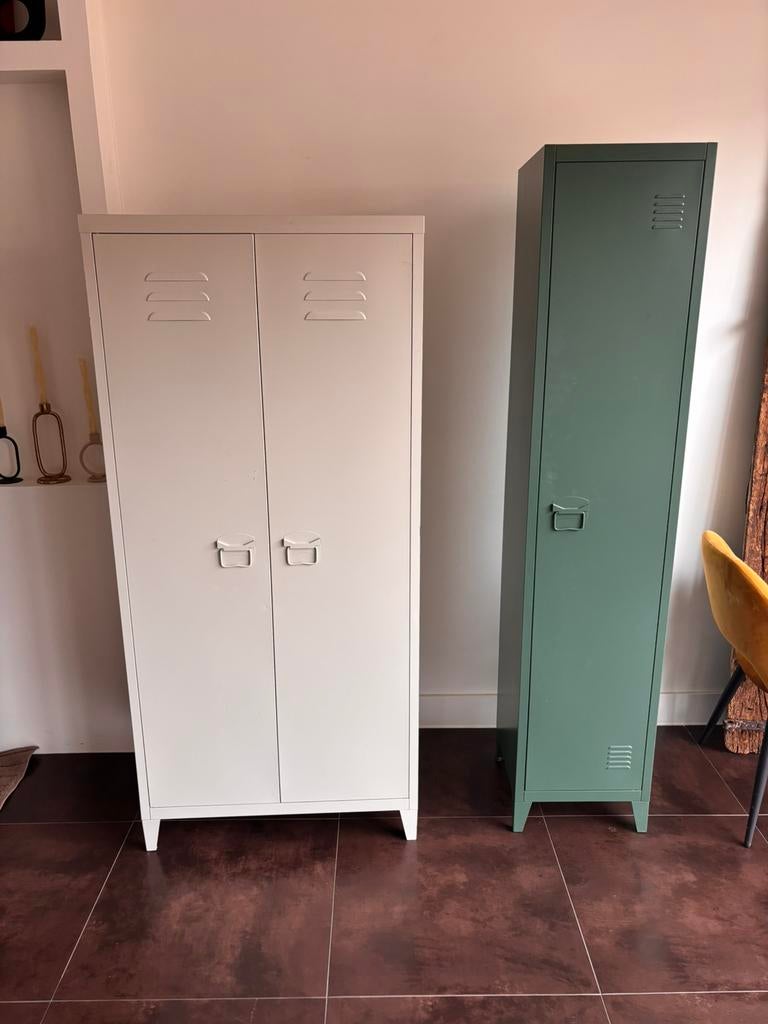 Lockerkast- lichtgrijs. Groene kast is verkocht, Ophalen, Zo goed als nieuw, Lockerkast