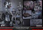 Hot Toys MMS352 Terminator Genisys Endoskeleton, Actiefiguur of Pop, Hot Toys, Ophalen of Verzenden, Zo goed als nieuw