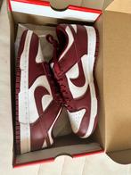 Nike dunk low - Team red - Maat 42, Nieuw, Ophalen of Verzenden