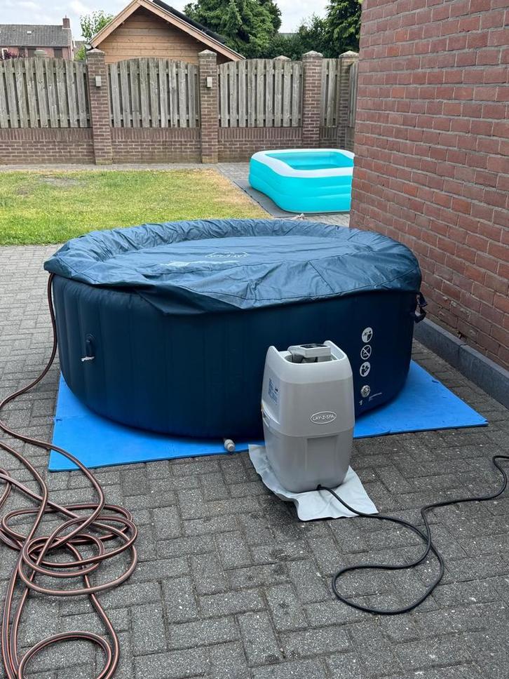 Lay-Z-Spa Jacuzzi met Freeze Shield - Nieuwstaat!, Tuin en Terras, Bubbelbaden en Hottubs, Zo goed als nieuw, Opblaasbaar, Grondzeil