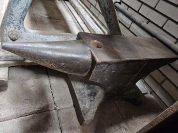 Aambeeld (zwaar) beschikbaar voor biedingen