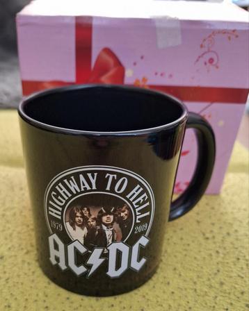 AC/DC mok Nieuwe! beschikbaar voor biedingen