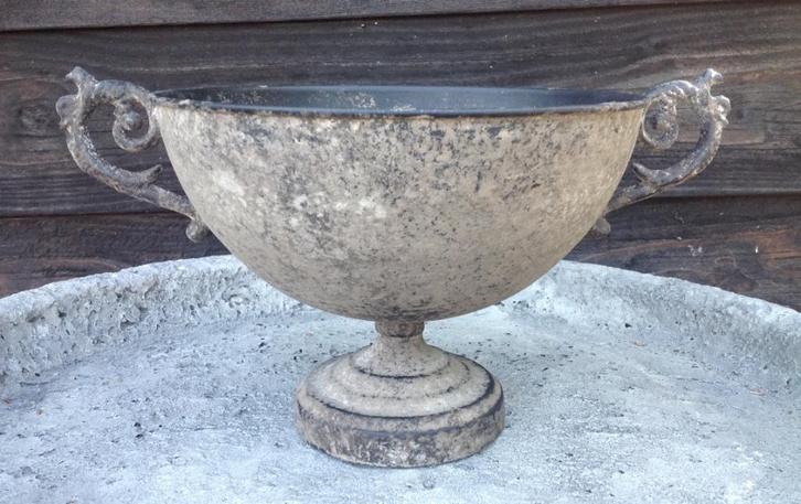 Opruiming twaalf modellen nieuwe metalen bloempotten., Tuin en Terras, Bloembakken en Plantenbakken, Nieuw, Metaal, Binnen, Balkon