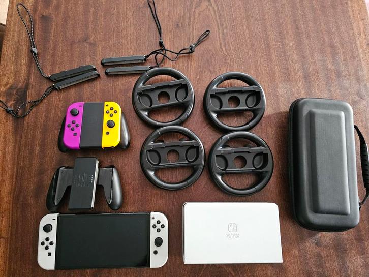 Nintendo Switch OLED + Extra Joy-Cons & Accessoires, Spelcomputers en Games, Games | Nintendo Switch, Gebruikt, Overige genres