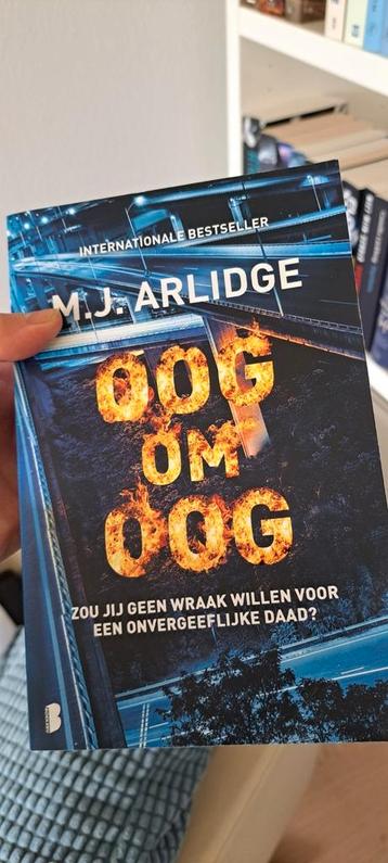 Oog om oog MJ Arlidge beschikbaar voor biedingen