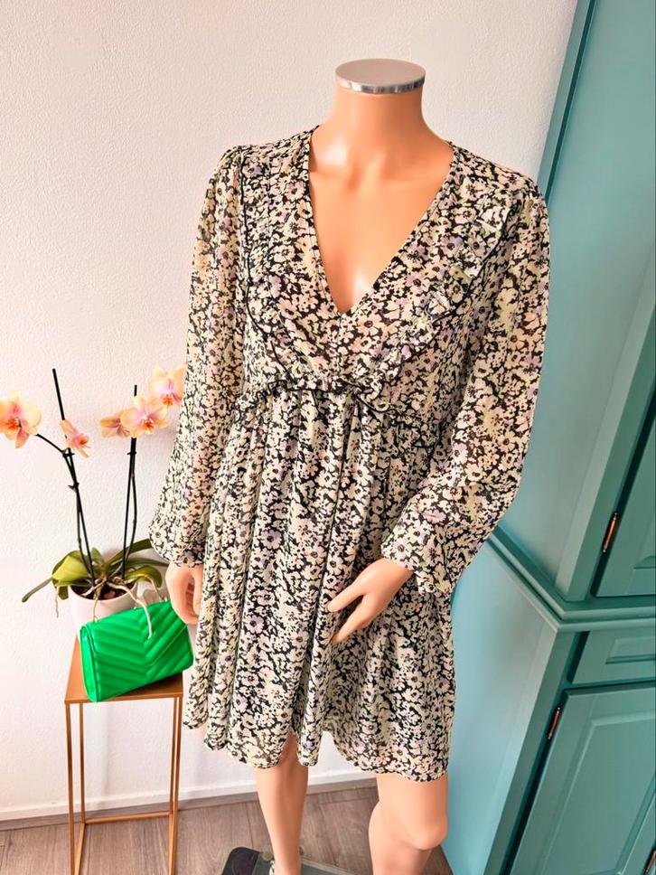 REVELATION jurk maat M - lila - groen - bloemen, Kleding | Dames, Jurken, Zo goed als nieuw, Maat 38/40 (M), Paars, Boven de knie