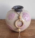 Beige vaas met roze bloemen, Overige materialen, Overige kleuren, Ophalen of Verzenden, Zo goed als nieuw