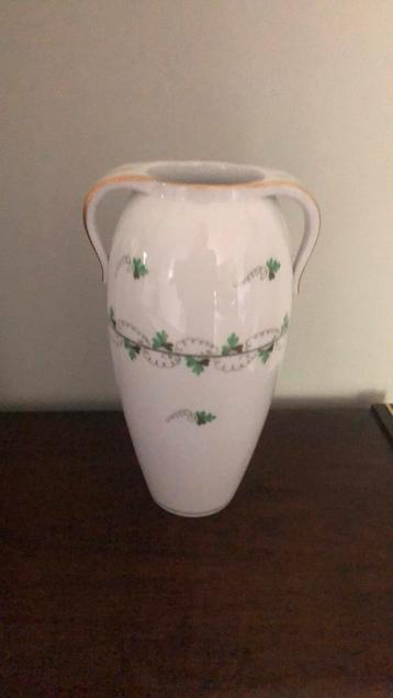 Herend porseleinen vaas, wijnstokmotief, goede staat, 21 cm  beschikbaar voor biedingen