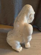 Witte Gorilla Sculptuur met Gouden Accenten, Verzamelen, Beelden en Beeldjes, Ophalen of Verzenden, Nieuw, Dier