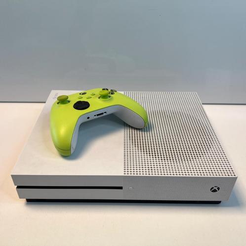 Xbox One S 500GB Wit + groene controller | Gebruikt, Spelcomputers en Games, Spelcomputers | Xbox Original, Zo goed als nieuw