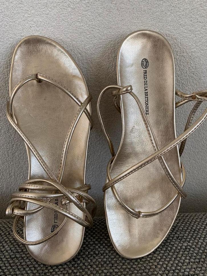 Fred de la Bretoniere platino sandalen, Kleding | Dames, Schoenen, Nieuw, Sandalen of Muiltjes, Ophalen of Verzenden