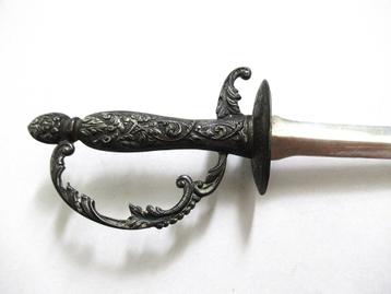 Vintage briefopener ridder zwaard. beschikbaar voor biedingen