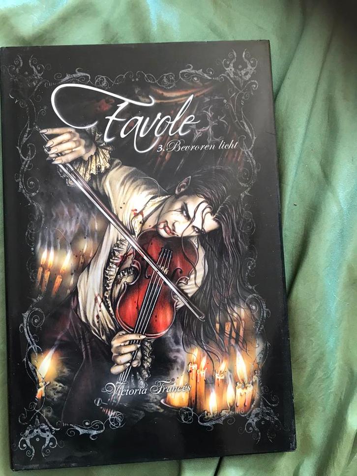 Favole 3 Victoria Frances, Boeken, Fantasy, Zo goed als nieuw, Ophalen of Verzenden