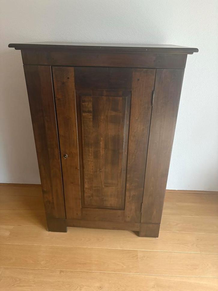 Houten kast met sleutel en 3 legplanken, Huis en Inrichting, Kasten | Wandmeubels, Zo goed als nieuw, 100 tot 150 cm, Minder dan 150 cm
