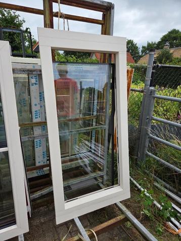 Kunststof Kozijn / Vast Kozijn - Creme - Incl glas -Compleet beschikbaar voor biedingen