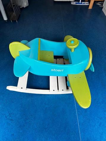 Houten schommelvliegtuig voor kinderen beschikbaar voor biedingen