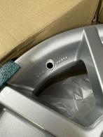 Nissan Leaf 16" lichtmetalen velg met center cap, Ophalen of Verzenden, Zo goed als nieuw, Nvt, Nvt