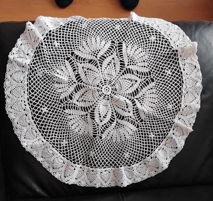 Wit Gehaakt Tafelkleed / Kleedje, Huis en Inrichting, Stoffering | Tapijten en Kleden, Zo goed als nieuw, 50 tot 100 cm, 50 tot 100 cm