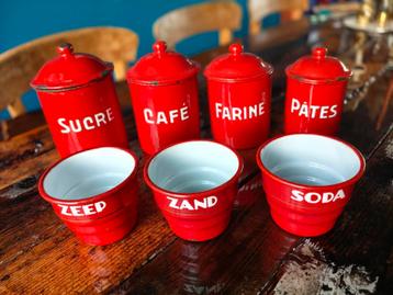 Mooie set antiek Frans emaille kommen en potten beschikbaar voor biedingen