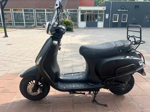 AGM VX50 Scooter, Fietsen en Brommers, Snorfietsen en Snorscooters, Zo goed als nieuw, Overige merken, Benzine, Ophalen